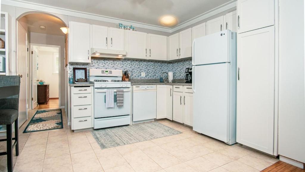 Апартаменты Molokai Island Retreat With Beautiful Ocean Views And Pool - Newly Remodeled! Ualapue Экстерьер фото