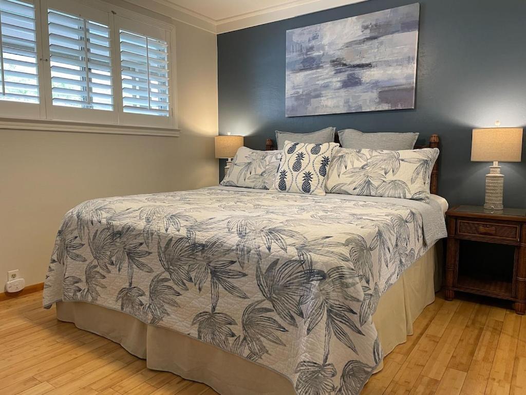 Апартаменты Molokai Island Retreat With Beautiful Ocean Views And Pool - Newly Remodeled! Ualapue Экстерьер фото